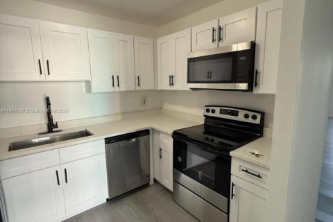 Condo in Lauderhill, Florida, 2 bedrooms  № 1973831 - photo 6