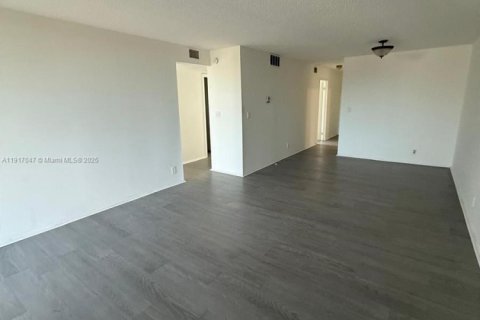 Condo in Lauderhill, Florida, 2 bedrooms  № 1973831 - photo 8