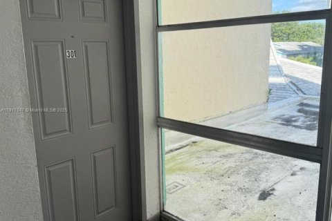 Condo in Lauderhill, Florida, 2 bedrooms  № 1973831 - photo 3