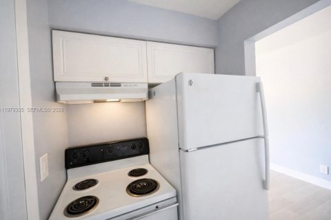 Apartamento en Miami, Florida 1 dormitorio, 1751.11 m2 № 2045126