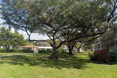 Снять в аренду кондоминиум в Пемброк-Пайнс, Флорида 1 спальня, 63.64м2, № 2035878 - фото 16