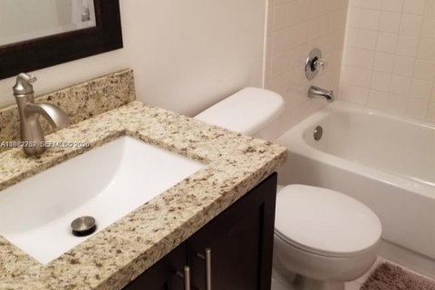 Снять в аренду кондоминиум в Пемброк-Пайнс, Флорида 1 спальня, 63.64м2, № 2035878 - фото 12