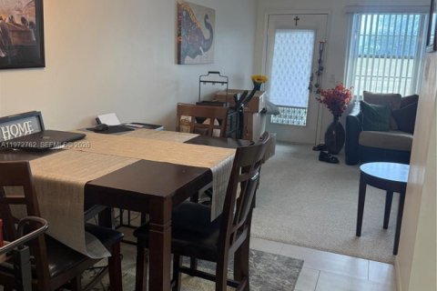 Снять в аренду кондоминиум в Пемброк-Пайнс, Флорида 1 спальня, 63.64м2, № 2035878 - фото 20