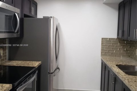 Снять в аренду кондоминиум в Пемброк-Пайнс, Флорида 1 спальня, 63.64м2, № 2035878 - фото 13