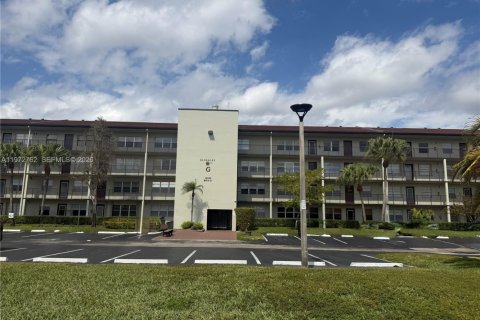 Кондоминиум с 1 спальней в Пемброк-Пайнс, Флорида № 2035878