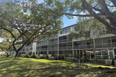 Снять в аренду кондоминиум в Пемброк-Пайнс, Флорида 1 спальня, 63.64м2, № 2035878 - фото 15