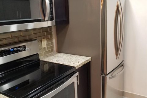 Снять в аренду кондоминиум в Пемброк-Пайнс, Флорида 1 спальня, 63.64м2, № 2035878 - фото 11