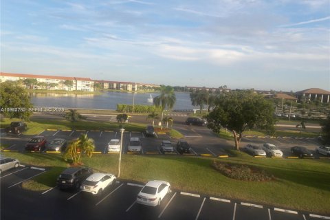 Снять в аренду кондоминиум в Пемброк-Пайнс, Флорида 1 спальня, 63.64м2, № 2035878 - фото 22