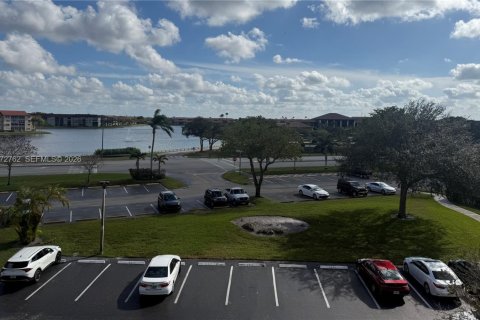 Снять в аренду кондоминиум в Пемброк-Пайнс, Флорида 1 спальня, 63.64м2, № 2035878 - фото 18