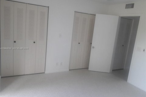 Снять в аренду кондоминиум в Пемброк-Пайнс, Флорида 1 спальня, 63.64м2, № 2035878 - фото 7