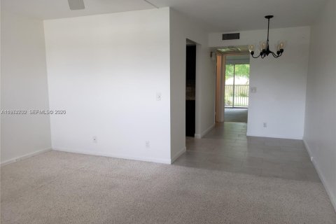 Снять в аренду кондоминиум в Пемброк-Пайнс, Флорида 1 спальня, 63.64м2, № 2035878 - фото 5