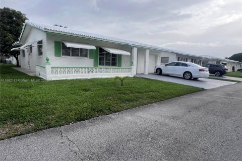 Купить виллу или дом в Тамарак, Флорида 2 спальни, 100.52м2, № 1929412 - фото 1