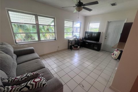 Купить виллу или дом в Тамарак, Флорида 2 спальни, 100.52м2, № 1929412 - фото 14