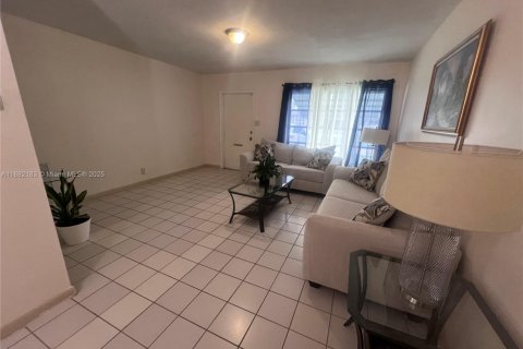 Купить виллу или дом в Тамарак, Флорида 2 спальни, 100.52м2, № 1929412 - фото 3