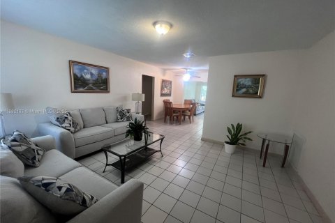 Купить виллу или дом в Тамарак, Флорида 2 спальни, 100.52м2, № 1929412 - фото 9