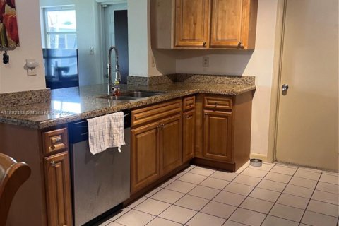 Купить виллу или дом в Тамарак, Флорида 2 спальни, 100.52м2, № 1929412 - фото 11