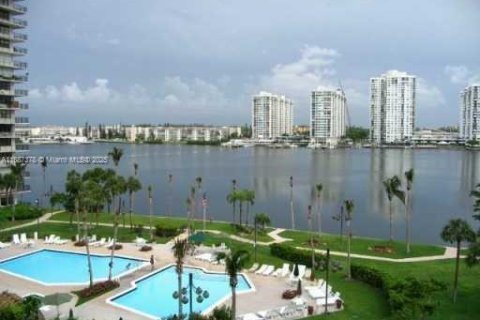 Copropriété à louer à Aventura, Floride: 2 chambres, 116.78 m2 № 1933035 - photo 1