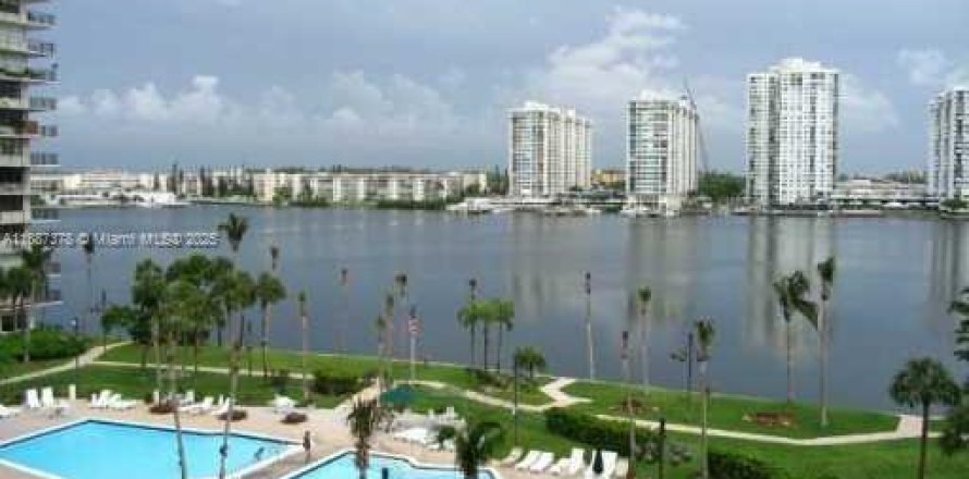 Condo à Aventura, Floride, 2 chambres  № 1933035