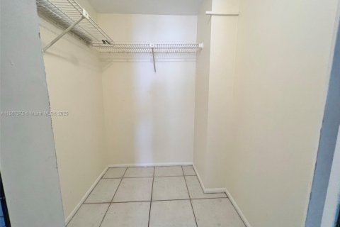 Copropriété à louer à Aventura, Floride: 2 chambres, 116.78 m2 № 1933035 - photo 9