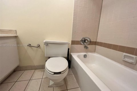Copropriété à louer à Aventura, Floride: 2 chambres, 116.78 m2 № 1933035 - photo 12