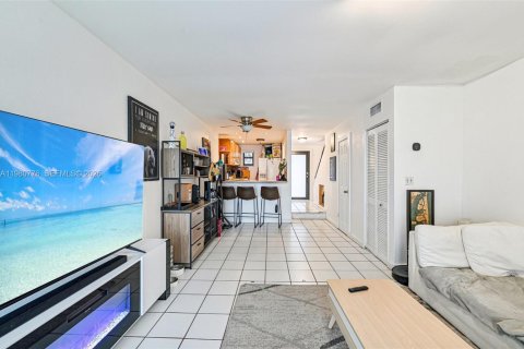 Adosado en venta en Miami, Florida, 2 dormitorios, 92.9 m2 № 2079711 - foto 6