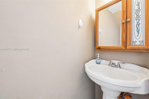 Adosado en venta en Miami, Florida, 2 dormitorios, 92.9 m2 № 2079711 - foto 14