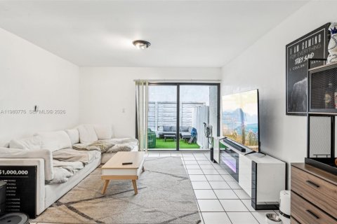 Adosado en venta en Miami, Florida, 2 dormitorios, 92.9 m2 № 2079711 - foto 9