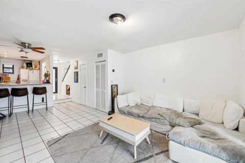 Adosado en venta en Miami, Florida, 2 dormitorios, 92.9 m2 № 2079711 - foto 10