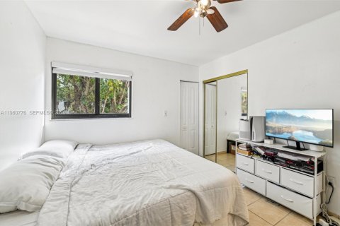 Adosado en venta en Miami, Florida, 2 dormitorios, 92.9 m2 № 2079711 - foto 18