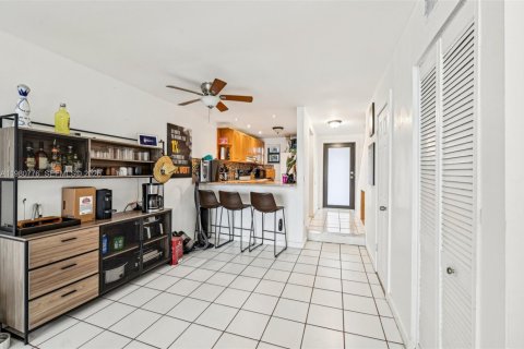 Adosado en venta en Miami, Florida, 2 dormitorios, 92.9 m2 № 2079711 - foto 13