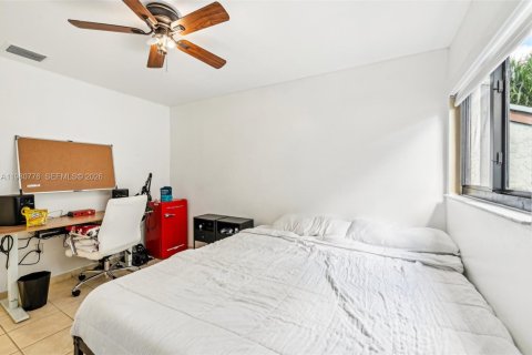 Adosado en venta en Miami, Florida, 2 dormitorios, 92.9 m2 № 2079711 - foto 17