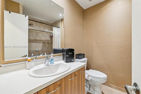 Adosado en venta en Miami, Florida, 2 dormitorios, 92.9 m2 № 2079711 - foto 19