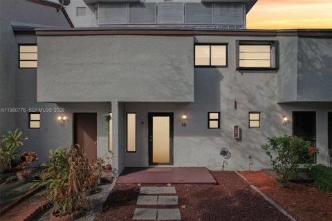 Adosado en venta en Miami, Florida, 2 dormitorios, 92.9 m2 № 2079711 - foto 3