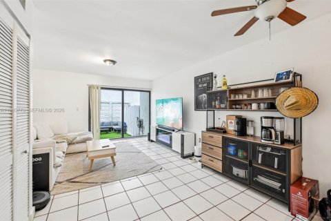 Adosado en venta en Miami, Florida, 2 dormitorios, 92.9 m2 № 2079711 - foto 8