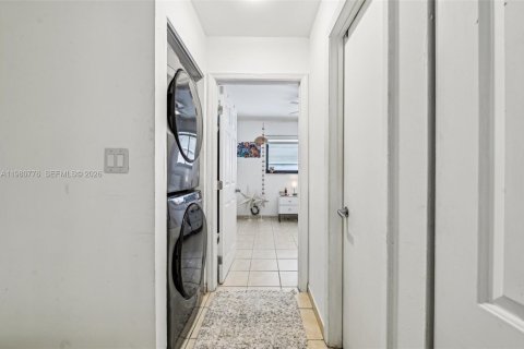 Adosado en venta en Miami, Florida, 2 dormitorios, 92.9 m2 № 2079711 - foto 24