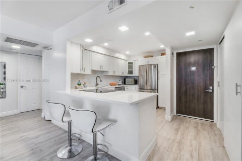 Condominio en venta en Miami, Florida, 2 dormitorios, 121.98 m2 № 1711213 - foto 2