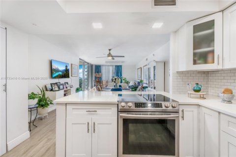 Condominio en venta en Miami, Florida, 2 dormitorios, 121.98 m2 № 1711213 - foto 3