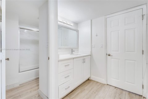 Condominio en venta en Miami, Florida, 2 dormitorios, 121.98 m2 № 1711213 - foto 12
