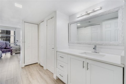 Condominio en venta en Miami, Florida, 2 dormitorios, 121.98 m2 № 1711213 - foto 14