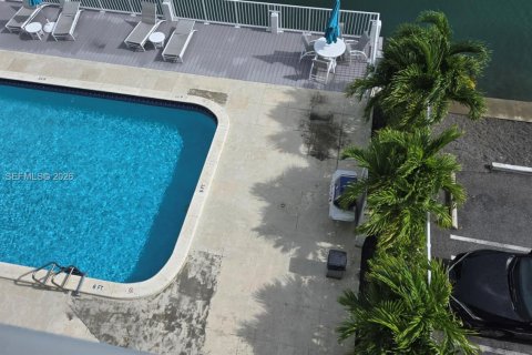 Condo in Bay Harbor Islands, Florida, 1 bedroom  № 2000300 - photo 10