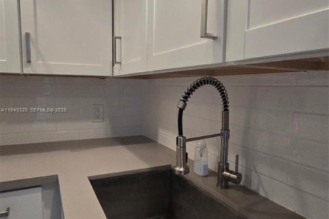 Condo in Bay Harbor Islands, Florida, 1 bedroom  № 2000300 - photo 22