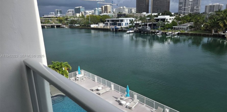 Condo in Bay Harbor Islands, Florida, 1 bedroom  № 2000300