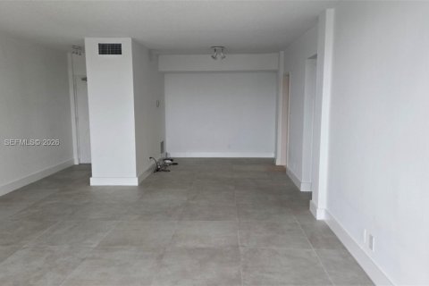 Condo in Bay Harbor Islands, Florida, 1 bedroom  № 2000300 - photo 11