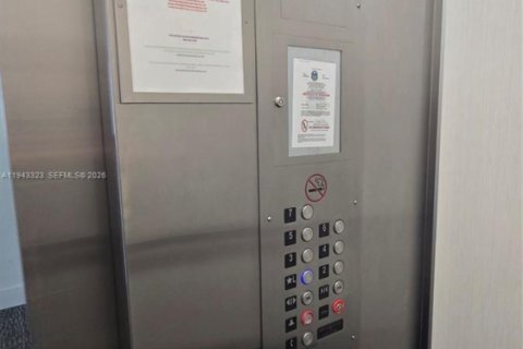 Condo in Bay Harbor Islands, Florida, 1 bedroom  № 2000300 - photo 25