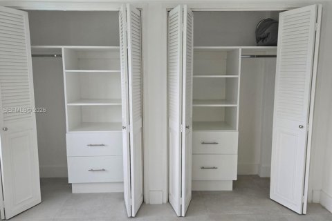 Condo in Bay Harbor Islands, Florida, 1 bedroom  № 2000300 - photo 19