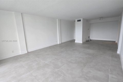Condo in Bay Harbor Islands, Florida, 1 bedroom  № 2000300 - photo 12