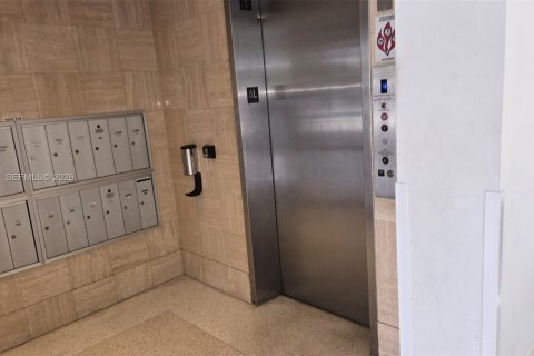 Condo in Bay Harbor Islands, Florida, 1 bedroom  № 2000300 - photo 8