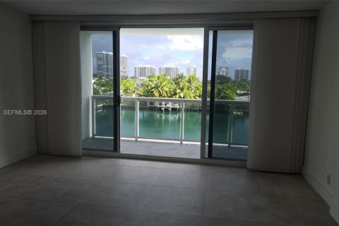 Condo in Bay Harbor Islands, Florida, 1 bedroom  № 2000300 - photo 9