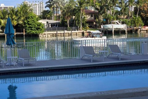 Condo in Bay Harbor Islands, Florida, 1 bedroom  № 2000300 - photo 4