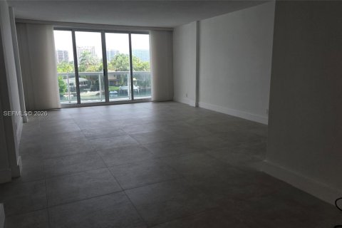 Condo in Bay Harbor Islands, Florida, 1 bedroom  № 2000300 - photo 16